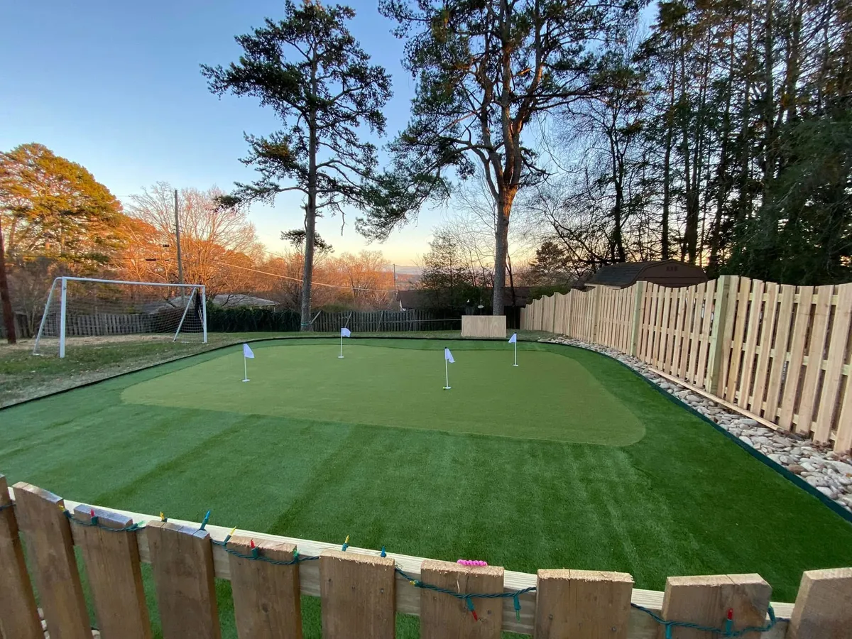 Backyard artificial turf putting green
