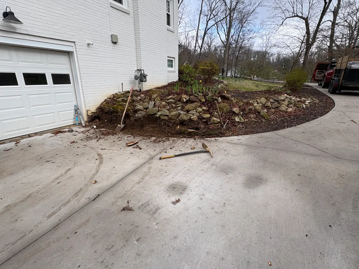 Mulch installation Knoxville TN
